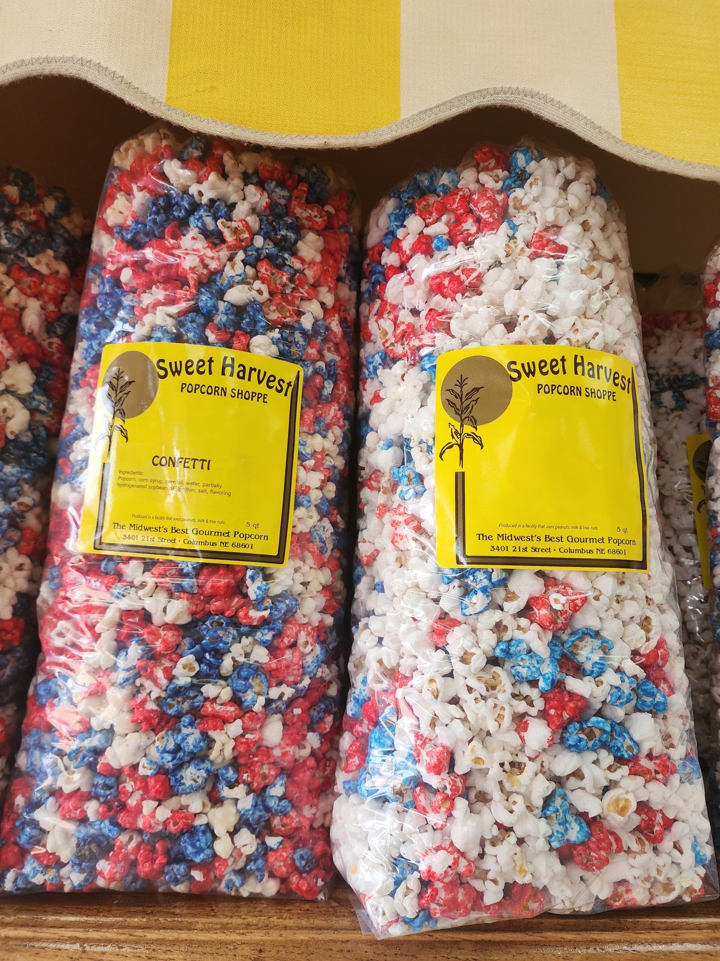 Seasonal Themed Confetti & White Mix